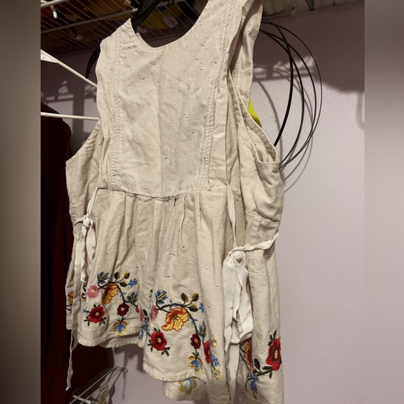 Embroidery blouse - Picture 4 of 5